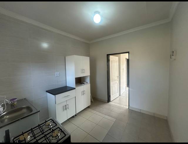 1 BEDROOM FLAT TO LET IN BEDWORTH PARK